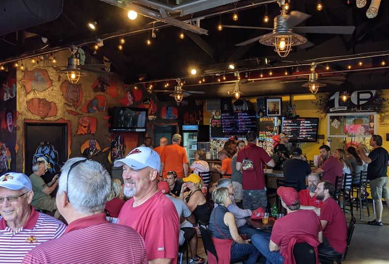 @clemsonfb and @iastatefb fans are in the house for the @cheezitbowl